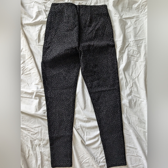 Nwt ann taylor black highwaisted velvet cheetah‎ print skinny pants size medium - Picture 2 of 5